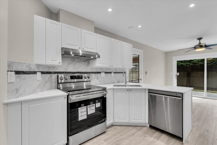 12165 75 Avenue 42 — photo 1
