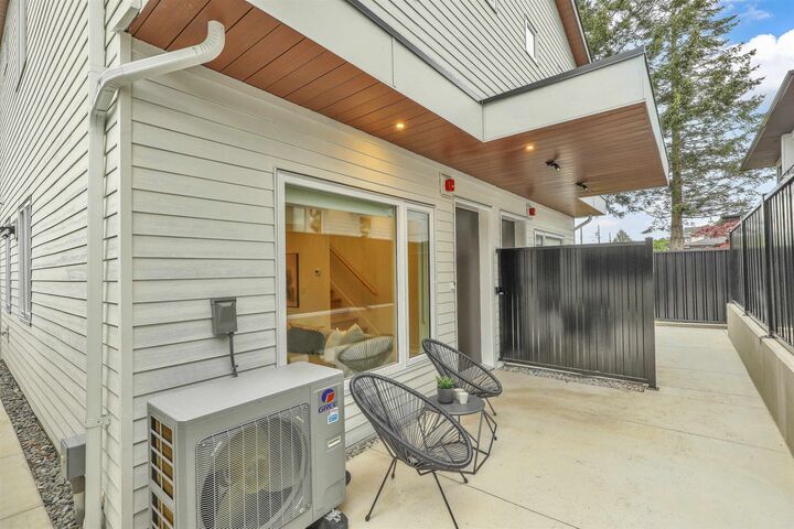 3183 Graveley Street 1 — photo 1
