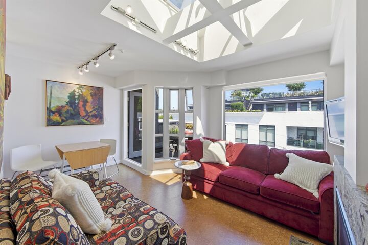 Property Photo: 3673 W 11th Avenue 301 BC V6R 2K4