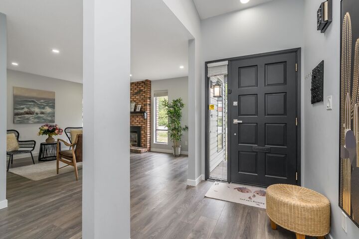 Property Photo: 14956 20 Avenue BC V4A 6T8