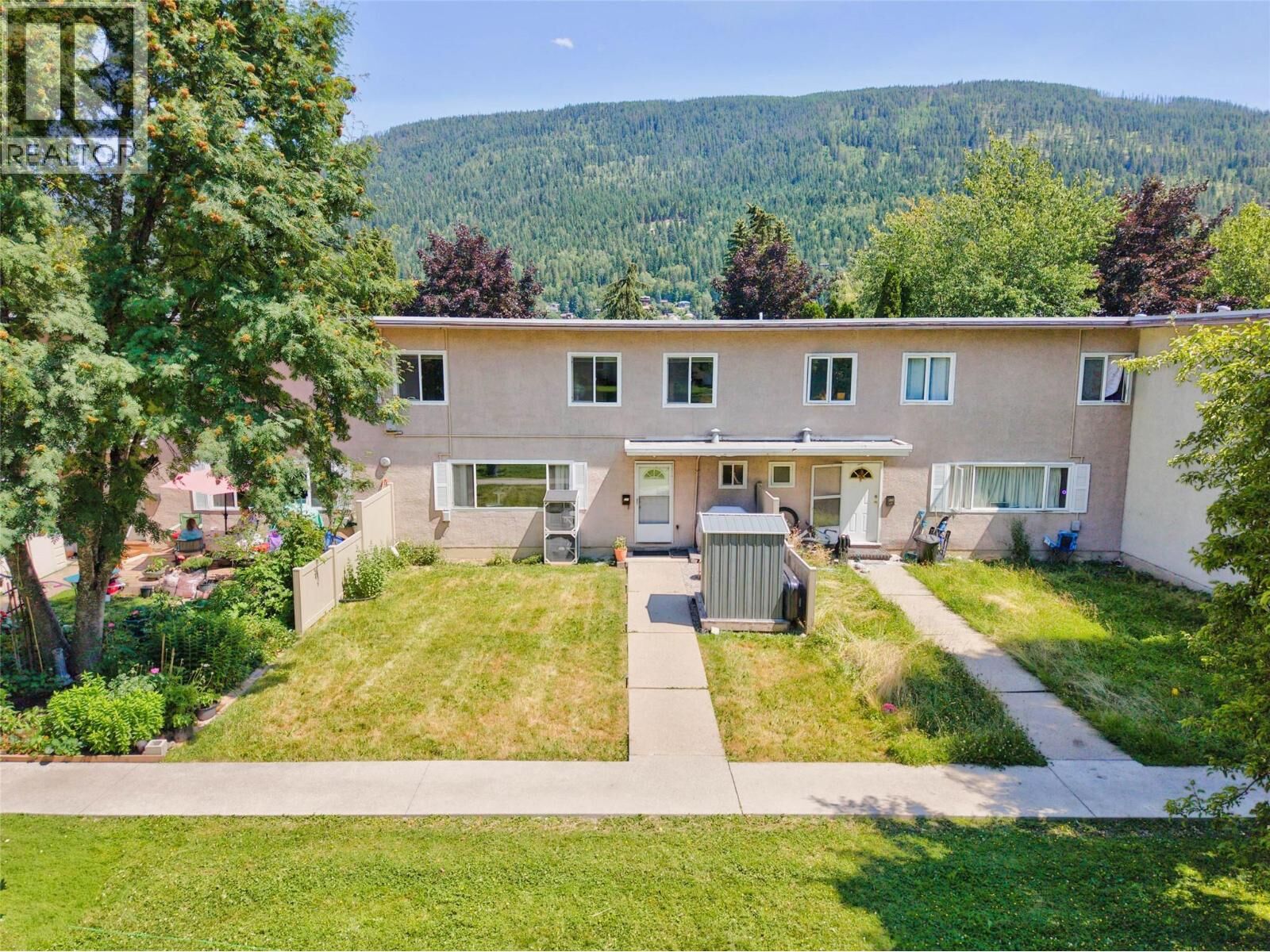Property Photo: 429 Richards W Street BC V1L 3K2