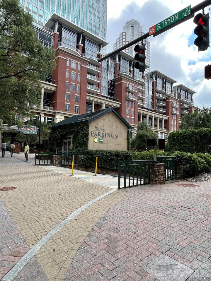 Property Photo: 435 S Tryon Street 708 NC 28202
