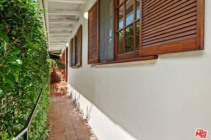 Property Photo:  9667 Yoakum Dr  CA 90210 
