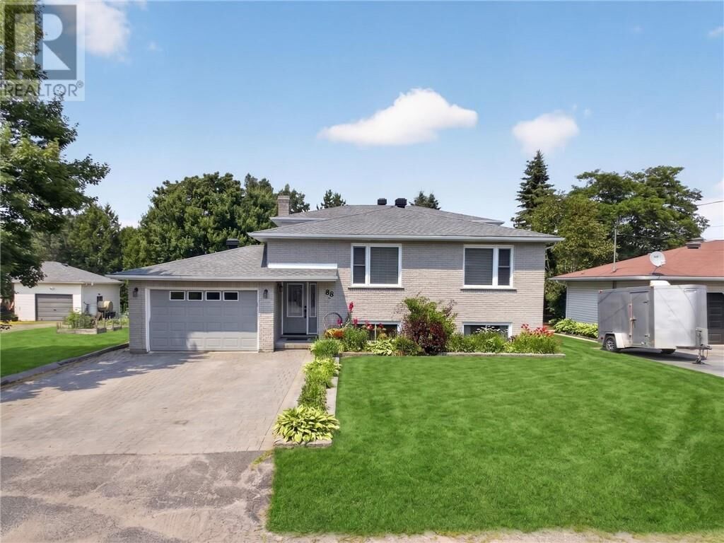 Property Photo:  88 Patricia Street  ON P3Y 1A5 