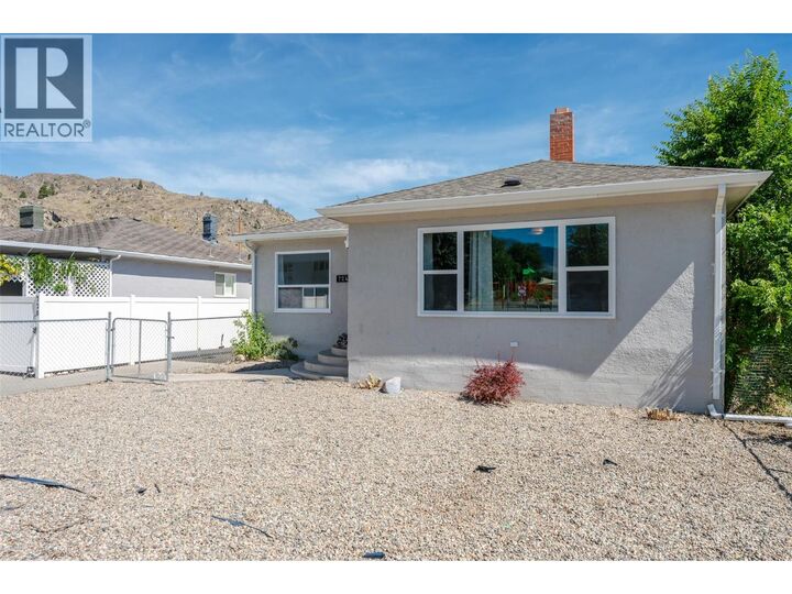 Property Photo: 724 School Avenue BC V0H 1T0