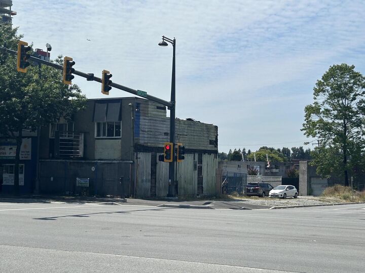 Photo de la propriété:  10715 King George Boulevard  BC V3T 2X6 