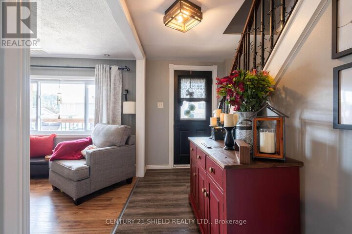 Property Photo:  813 York Street  ON K6J 4A7 