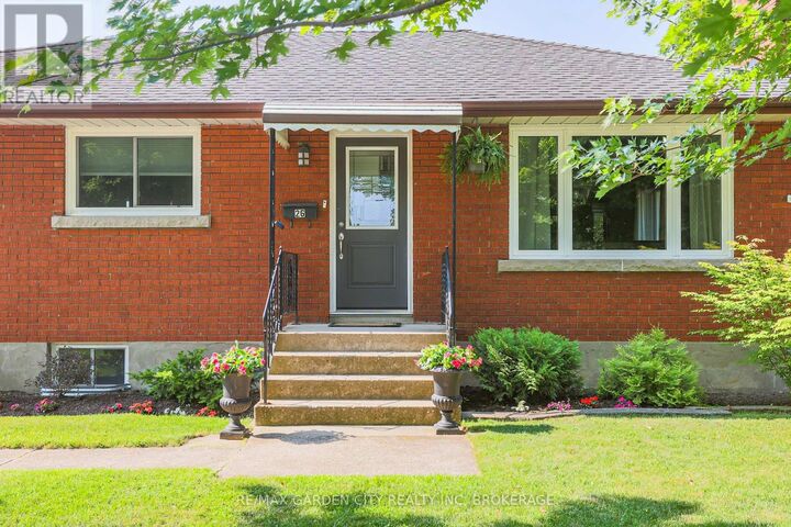 Property Photo:  26 Millward Avenue  ON L2N 1P6 