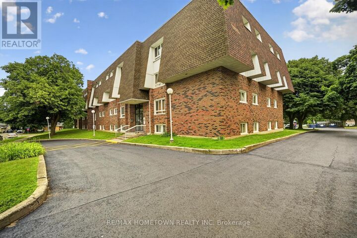 Property Photo:  815 Kyle Court G1  ON K6V 6J7 