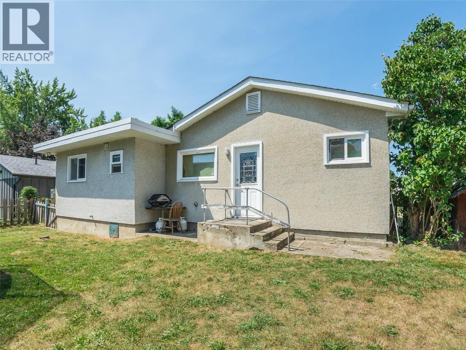 Property Photo: 502 3rd Avenue BC V1N 1Y2