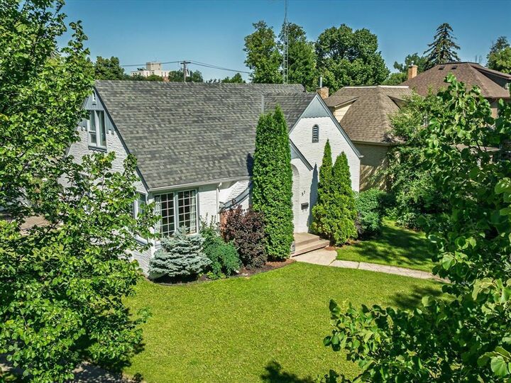 Property Photo: 57 Strathcona Road MB R1N 2J2