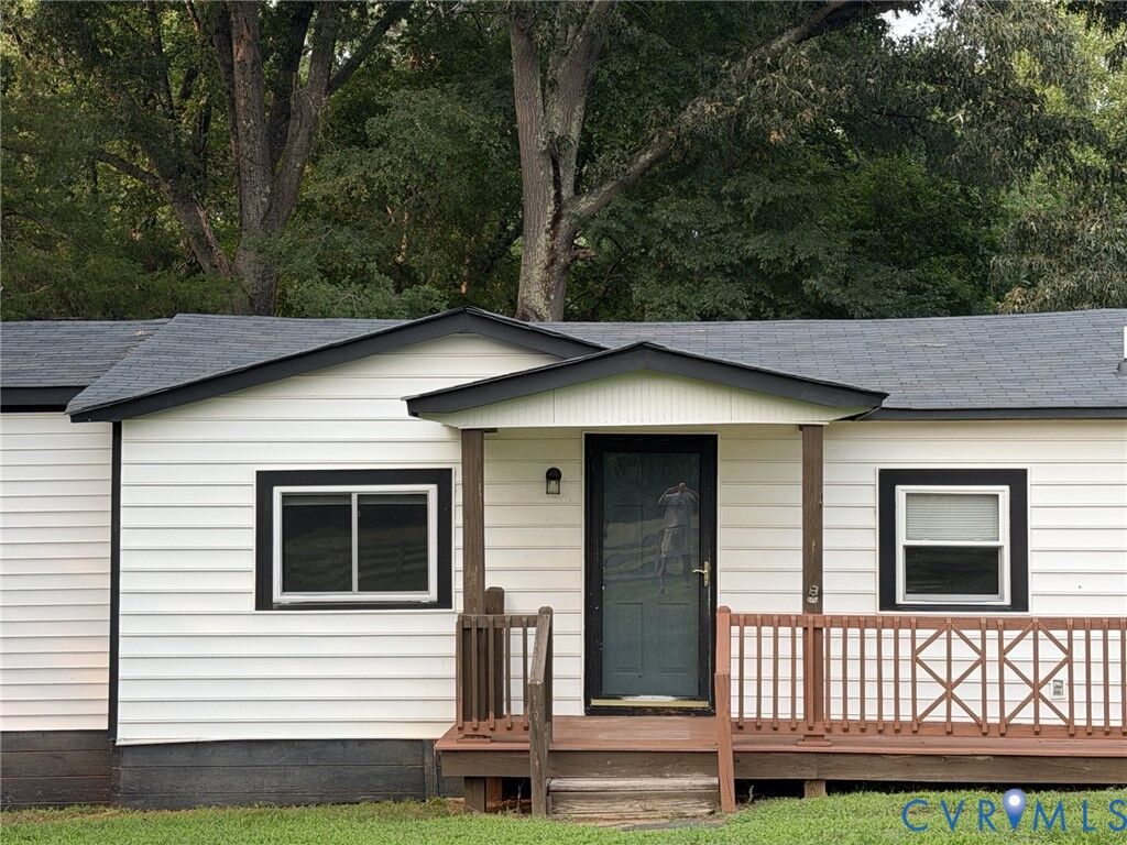 Property Photo: 1694 W River Road VA 23039