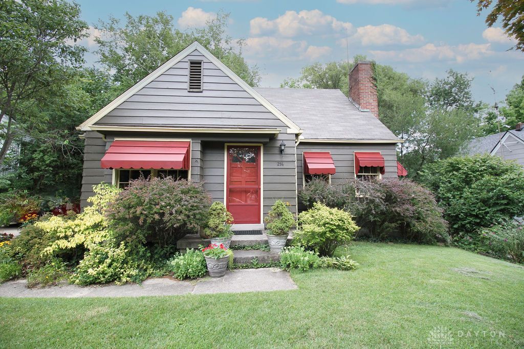 Property Photo: 214 Valleyview Drive OH 45405