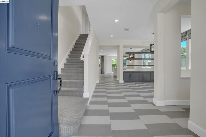 Property Photo:  208 Halloran Ct  CA 94513 