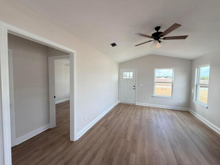 Property Photo:  5436 Bayleaf Drive  FL 32539 