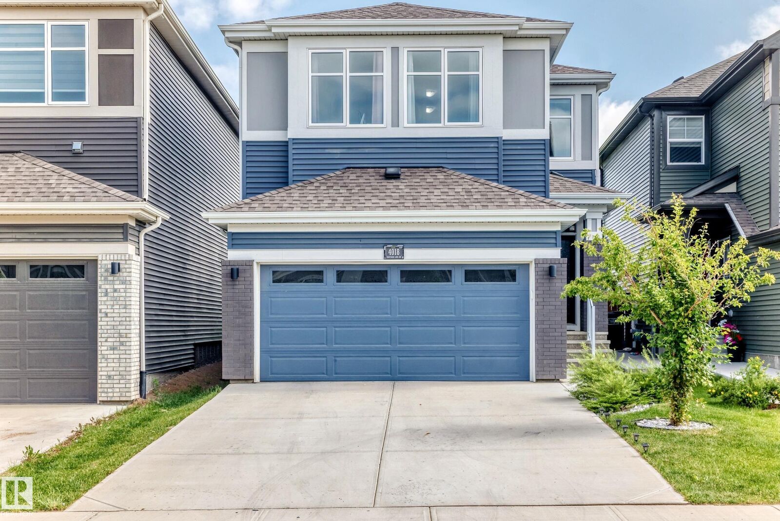Property Photo:  4018 Hawthorn Link Link SW  AB T6X 1Y6 
