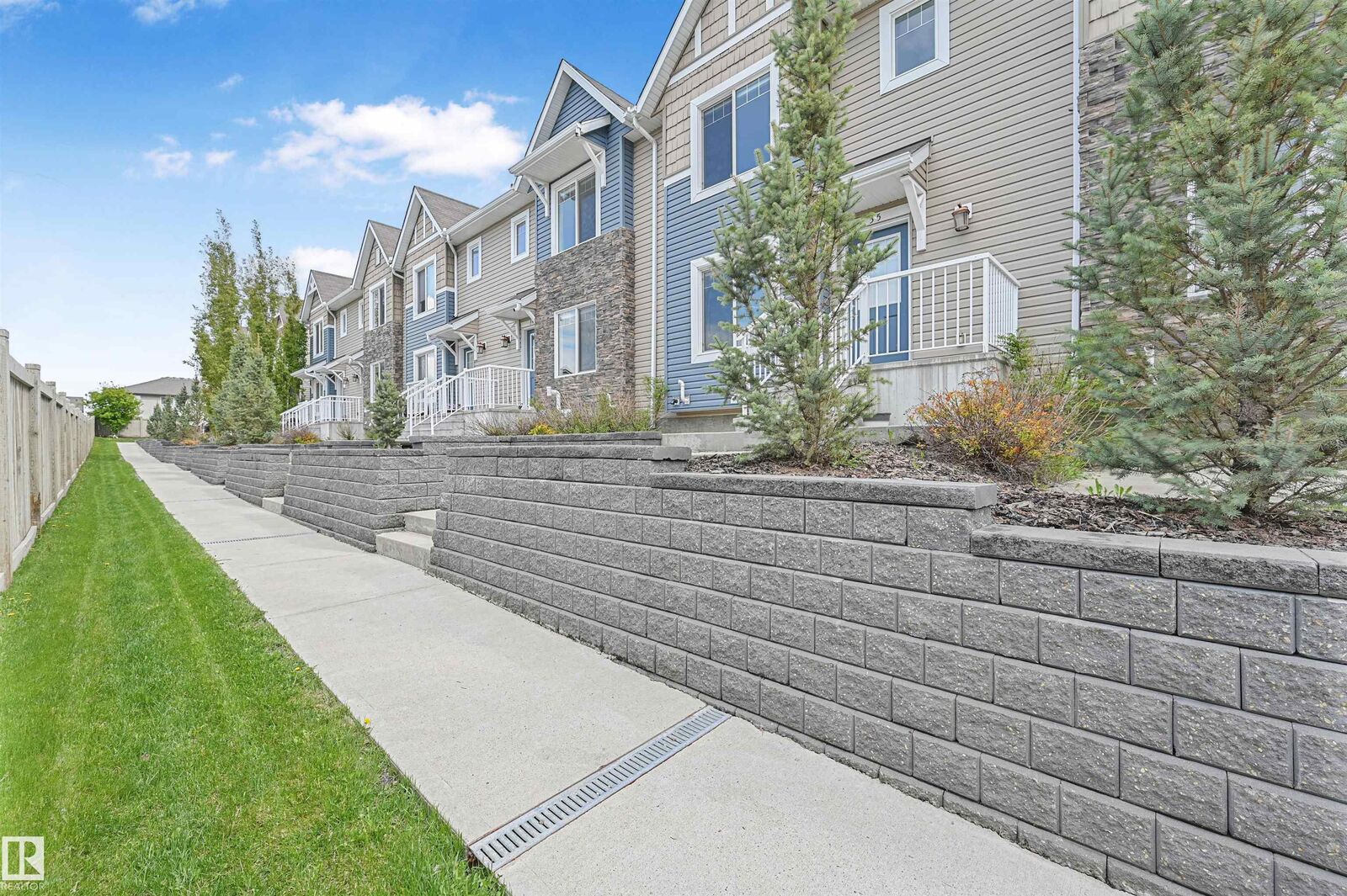Property Photo:  2922 Maple Way NW 35  AB T6T 1A5 