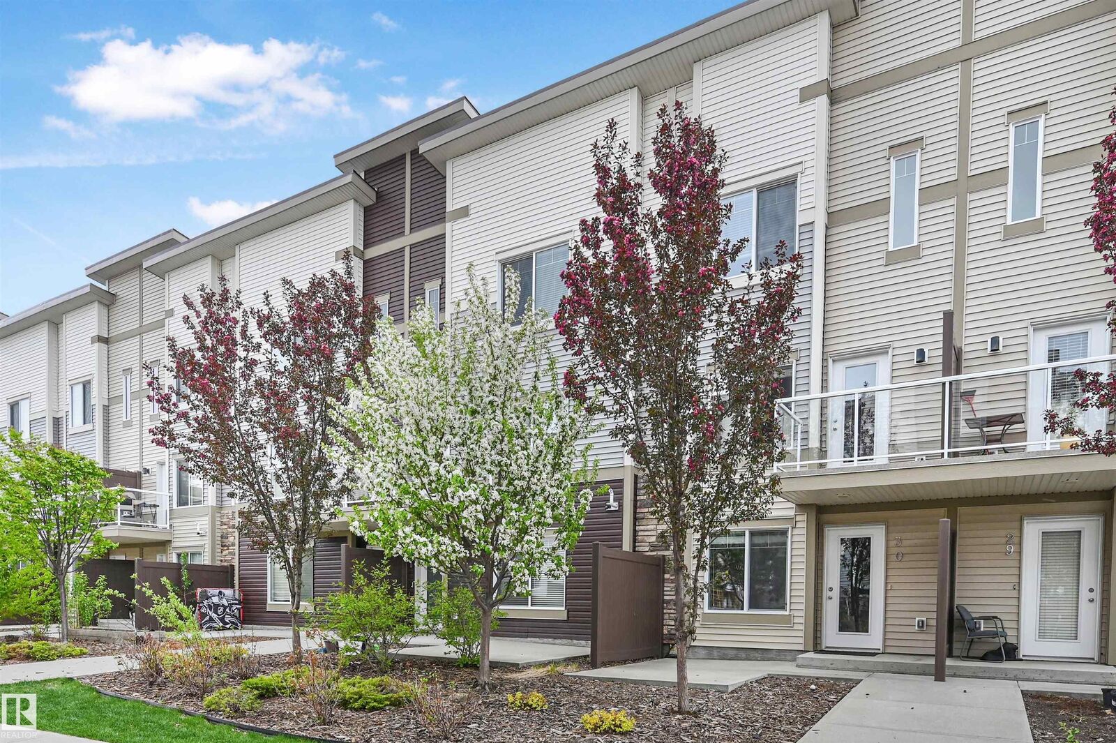 Property Photo: 804 Welsh Drive SW 102 AB T6X 1Y8