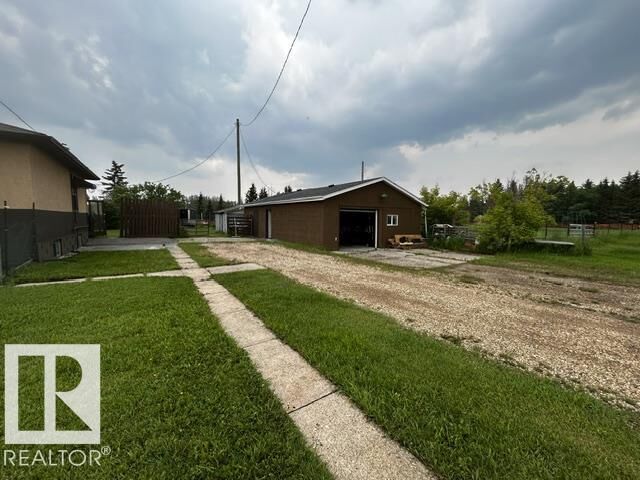 Property Photo: 5004 52 Avenue AB T0B 0W0