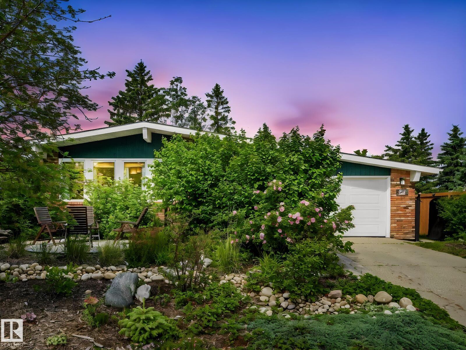 Property Photo: 32 Malvern Drive AB T8A 3S2