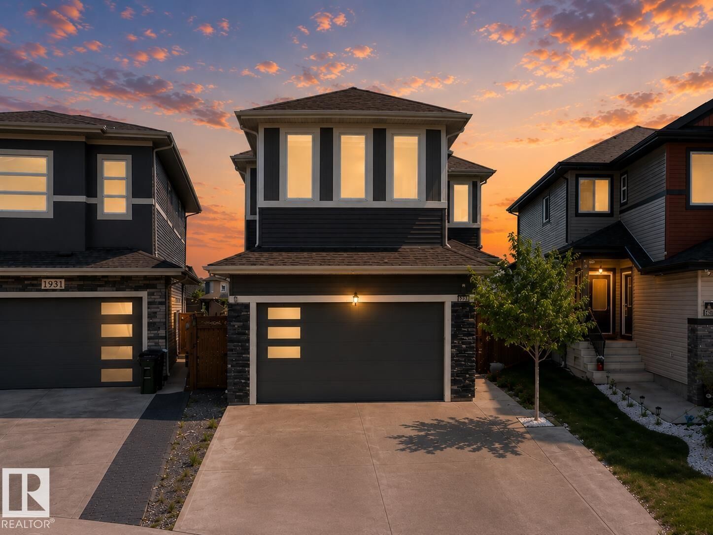 Property Photo: 1927 18 Street NW AB T6T 2K9