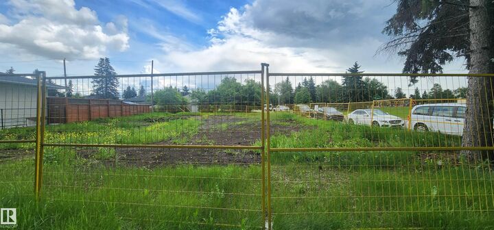 Property Photo:  11305 Tower Road NW  AB T5G 0Y8 