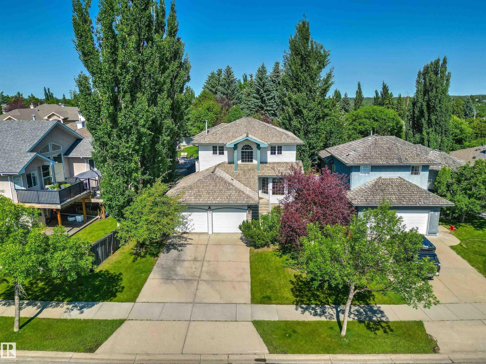Property Photo: 6 Oakridge Dr AB T8N 6E4