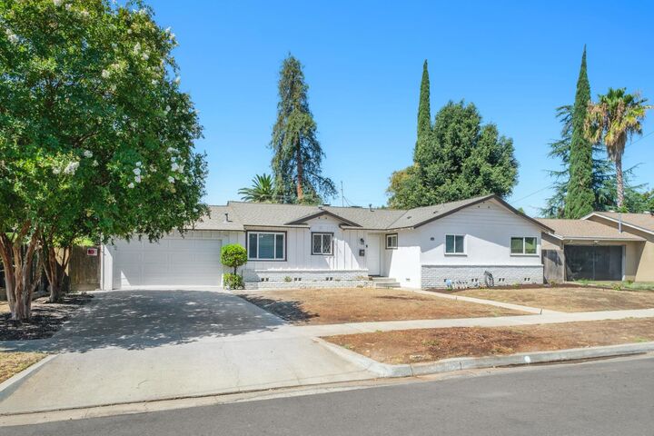 Property Photo:  1019 W Ashcroft Avenue  CA 93705 