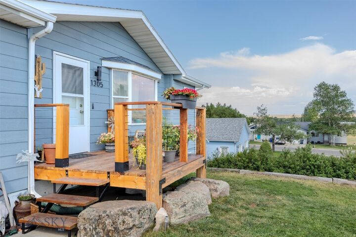 Property Photo:  1305 Emigrant Lane  MT 59047 