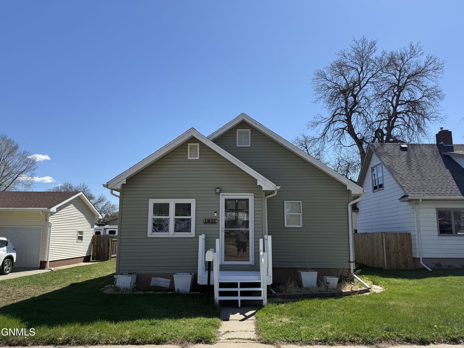 Property Photo: 1321 Main Street S ND 58701