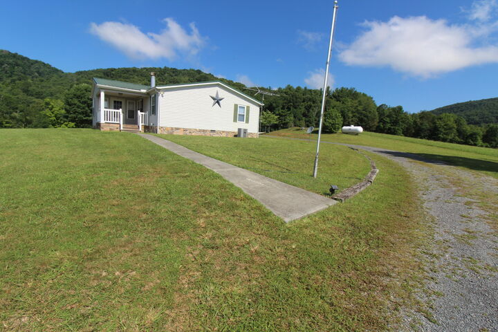 Property Photo: 4172 Seminole Rd WV 24935