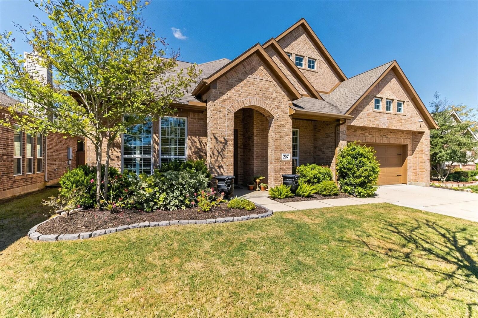 Property Photo: 208 Woodside Court TX 77531