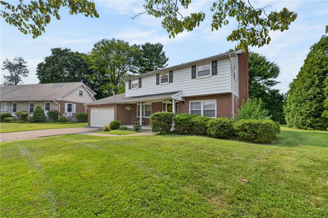 Property Photo:  1527 Bayberry Lane  PA 18018 
