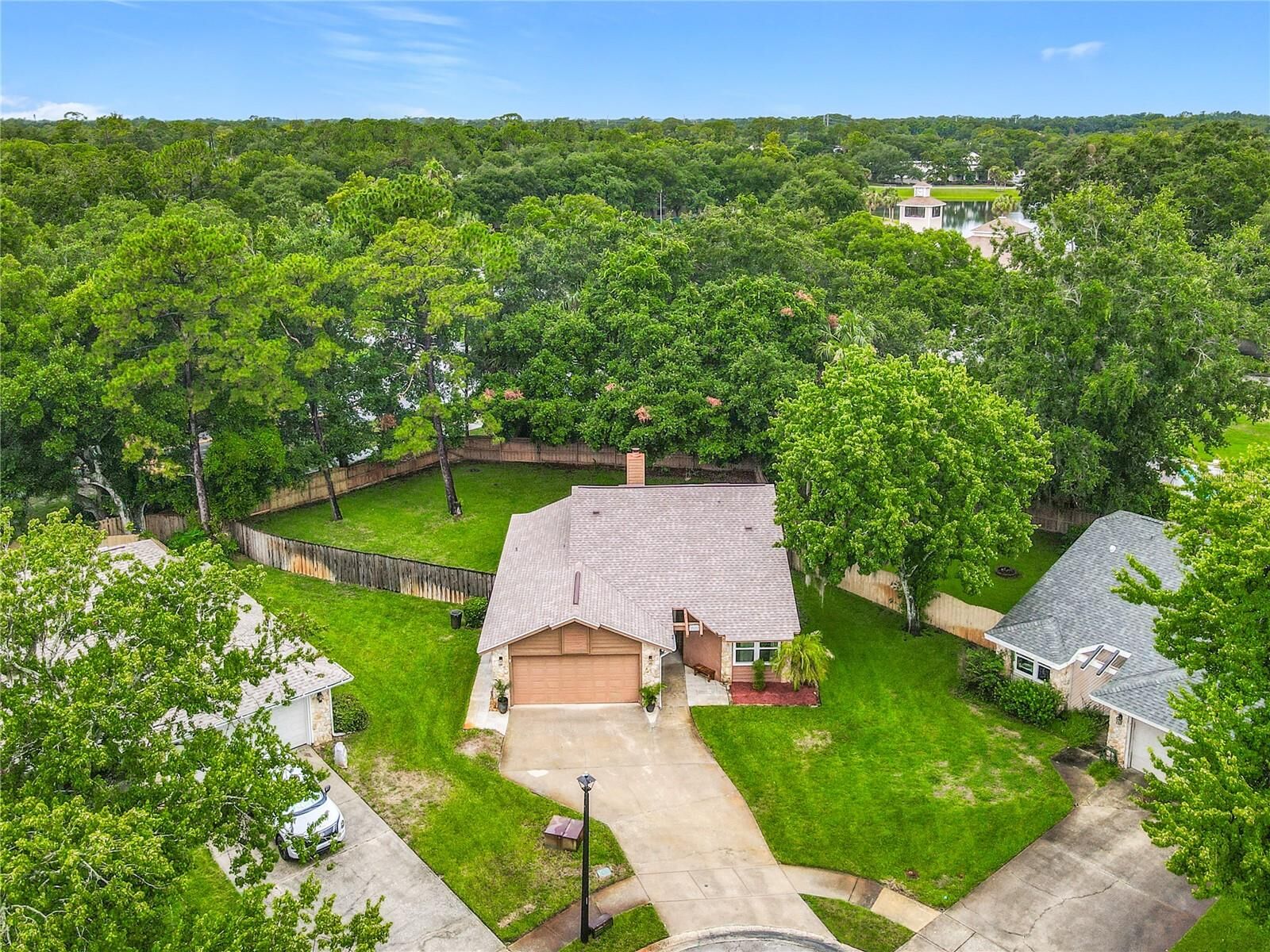 Property Photo: 900 N Lakewood Terrace FL 32127