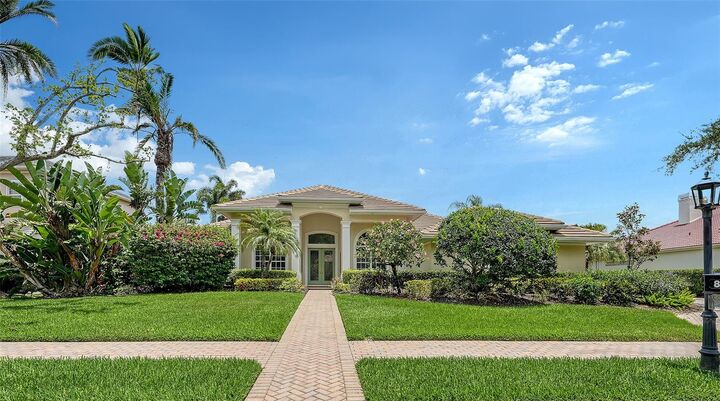 Property Photo: 8923 Bloomfield Boulevard FL 34238