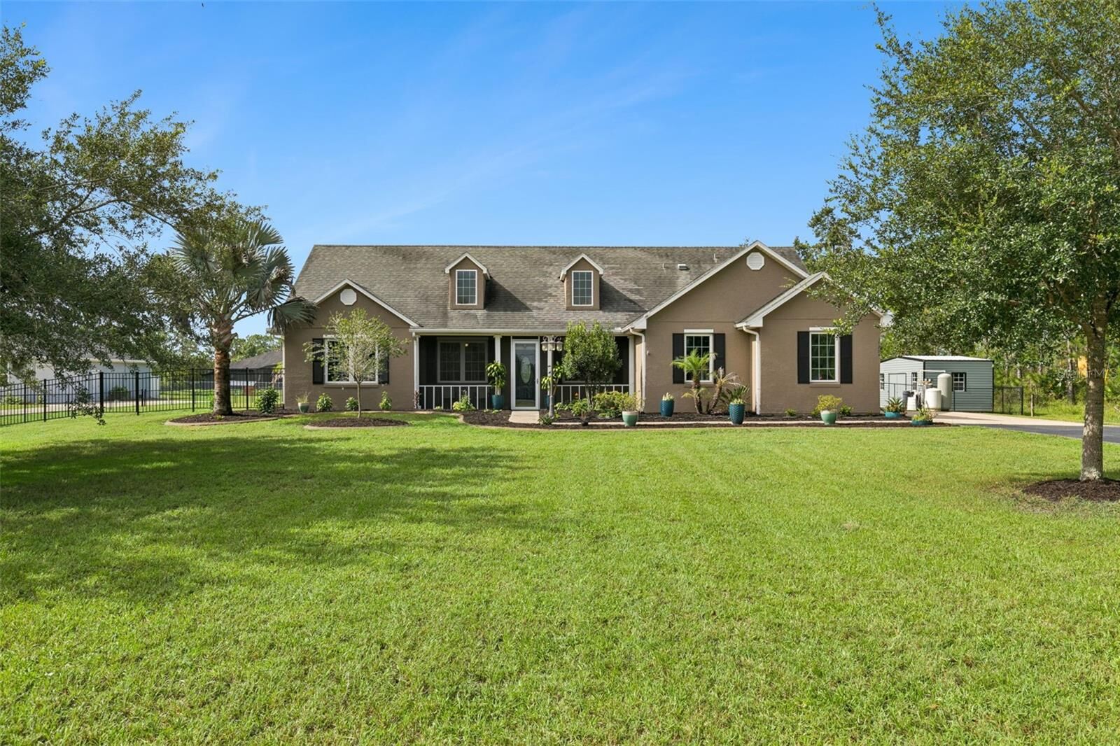 Property Photo: 19204 Paddock Street FL 32833