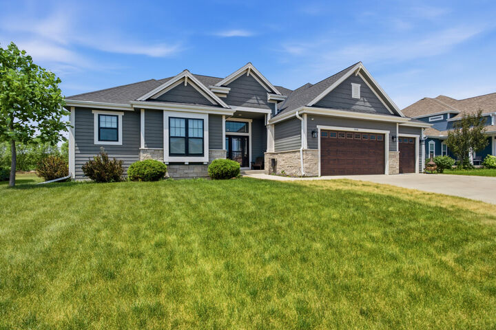 Property Photo:  10163 S Woodside Ct  WI 53132 