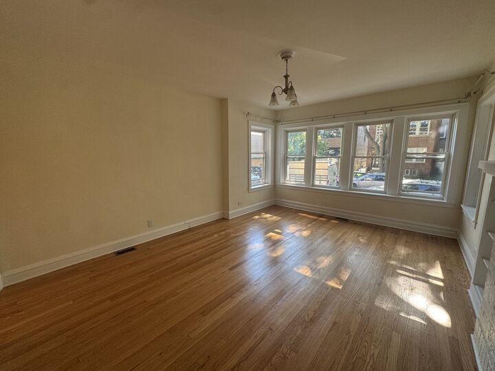Property Photo: 5849 N Campbell Avenue 1 IL 60659