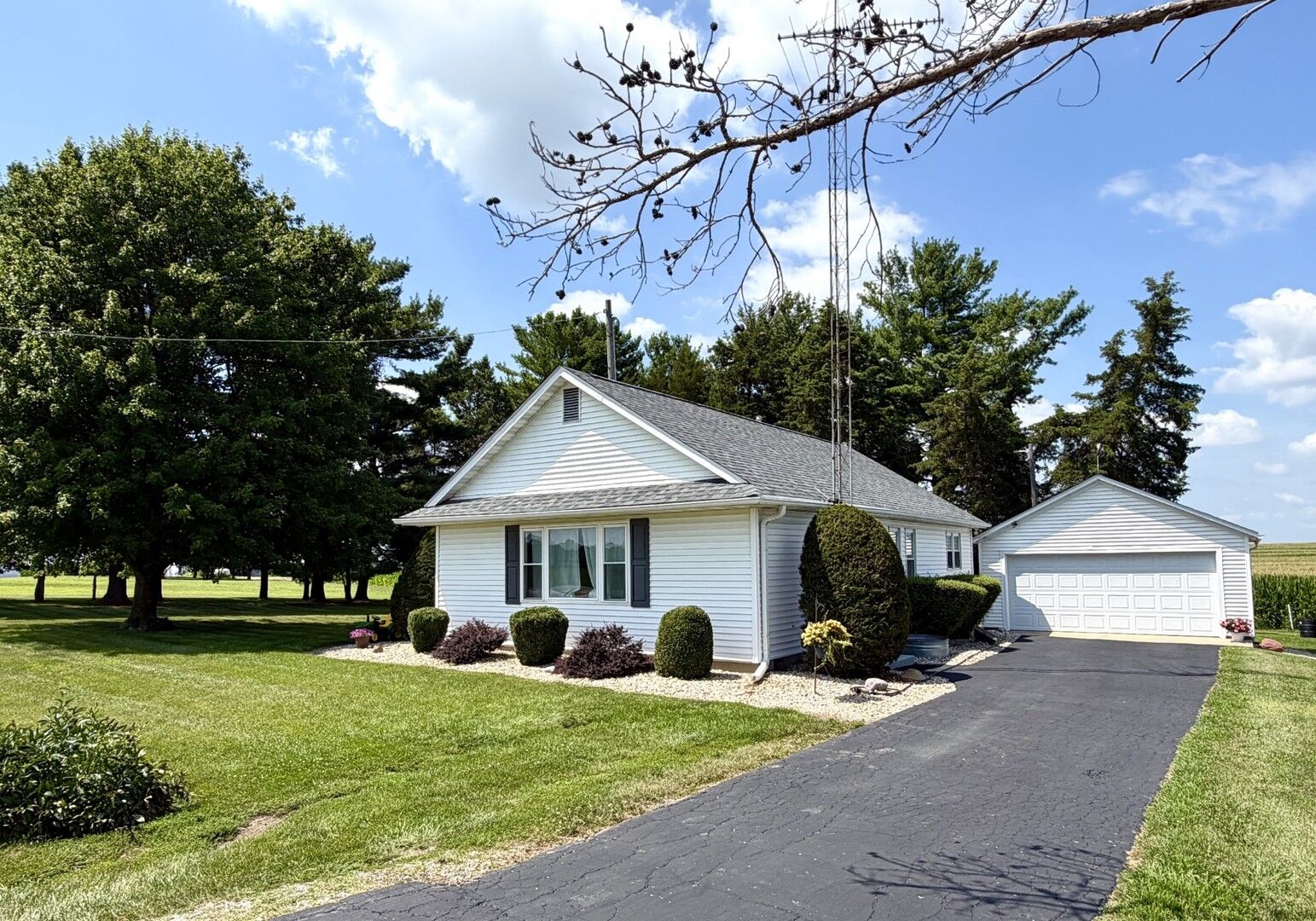 Property Photo: 843 N 2401 Road IL 61348