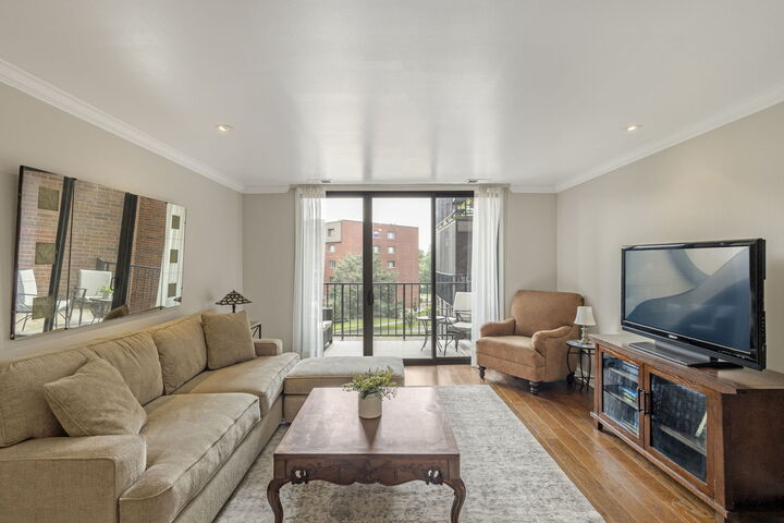 Property Photo: 111 Acacia Drive 306 IL 60525
