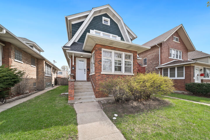 Property Photo: 616 Circle Avenue 1 IL 60130