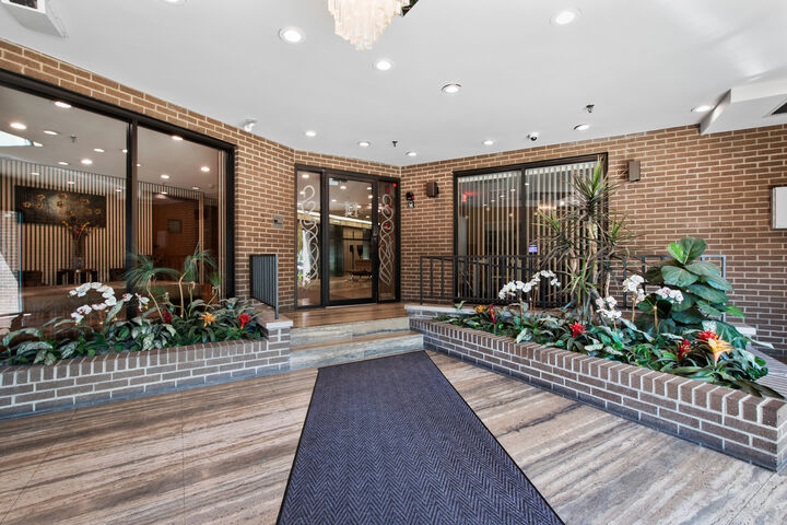 Property Photo: 7201 N Lincoln Avenue 403 IL 60712
