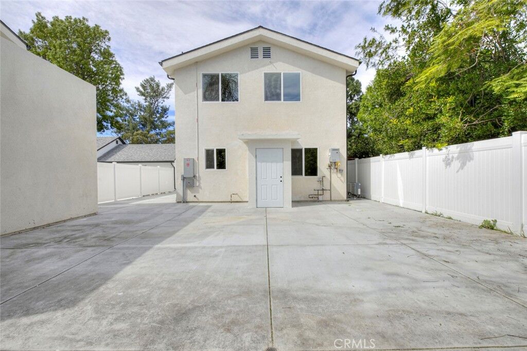 Property Photo: 7302 N Firmament Avenue CA 91406
