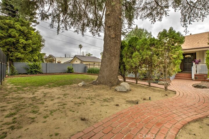 Property Photo: 15556 Valerio CA 91406
