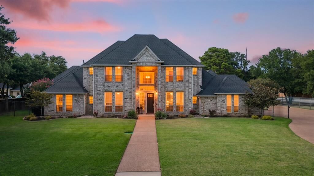 Property Photo: 1133 Wales Drive TX 76248
