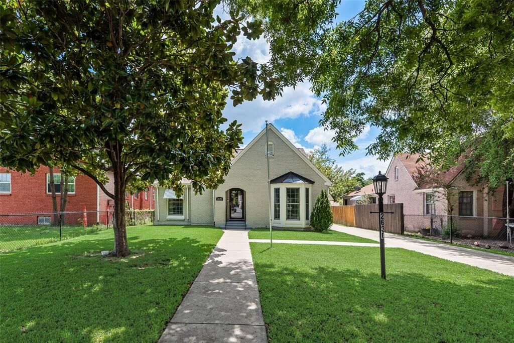 Property Photo: 2630 Langdon Avenue TX 75235