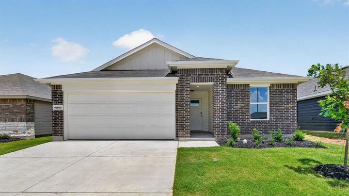 Property Photo: 516 Babbling Brook Drive TX 76259