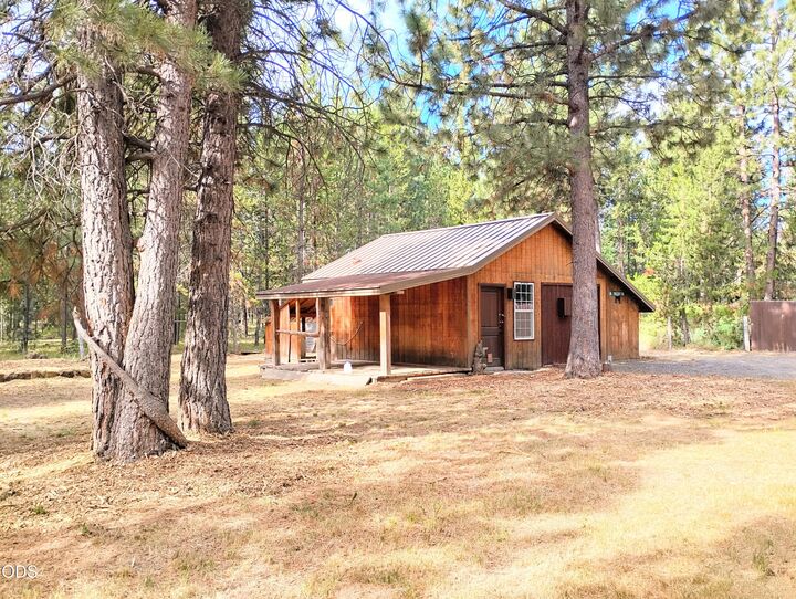 Property Photo:  16947 Quartz Road  OR 97707 