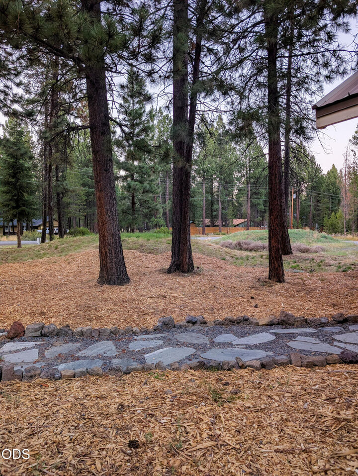 Property Photo:  16947 Quartz Road  OR 97707 