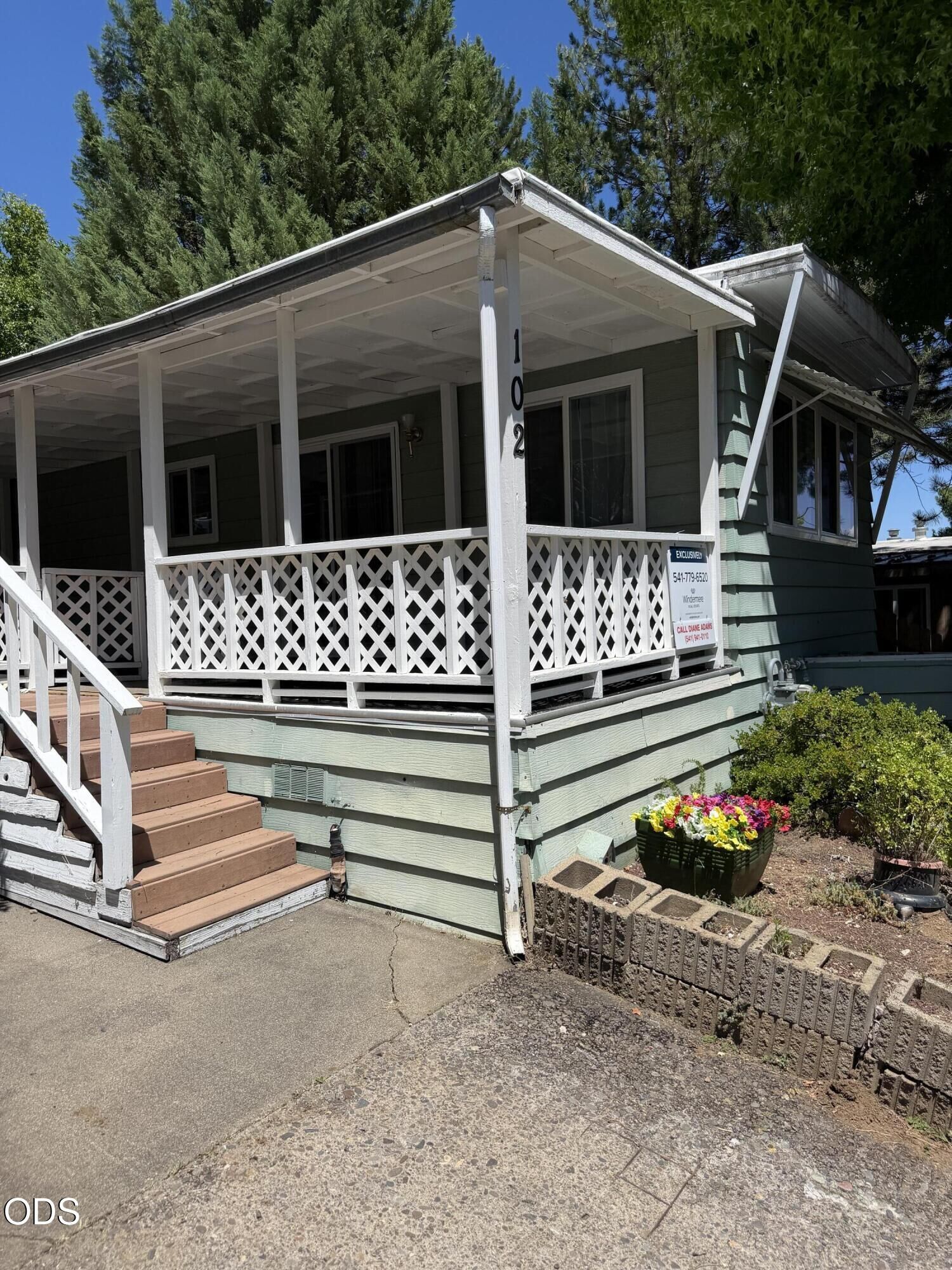 Property Photo:  1055 N 5th Street Unit 102  OR 97530 